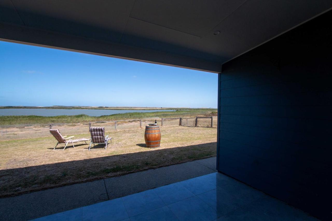 Coorong Island Retreat - Farm Stay At Pet Friendly Property Meningie Exterior photo