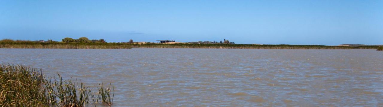 Coorong Island Retreat - Farm Stay At Pet Friendly Property Meningie Exterior photo