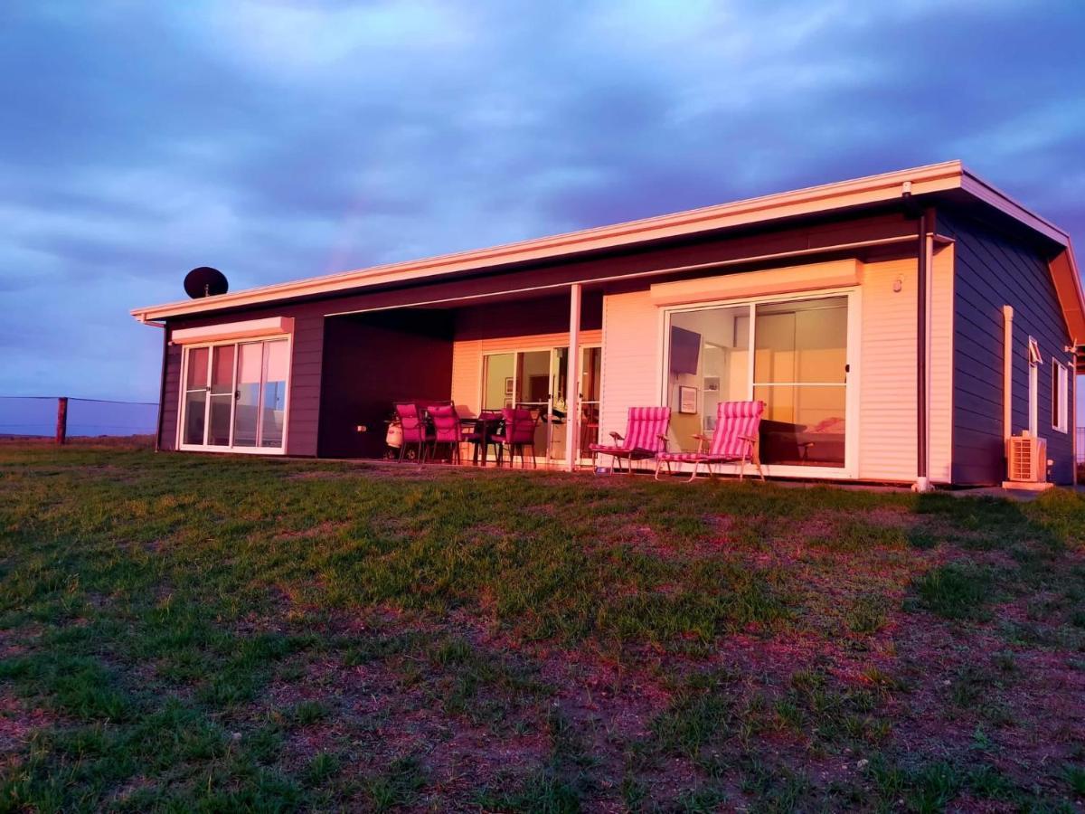 Coorong Island Retreat - Farm Stay At Pet Friendly Property Meningie Exterior photo