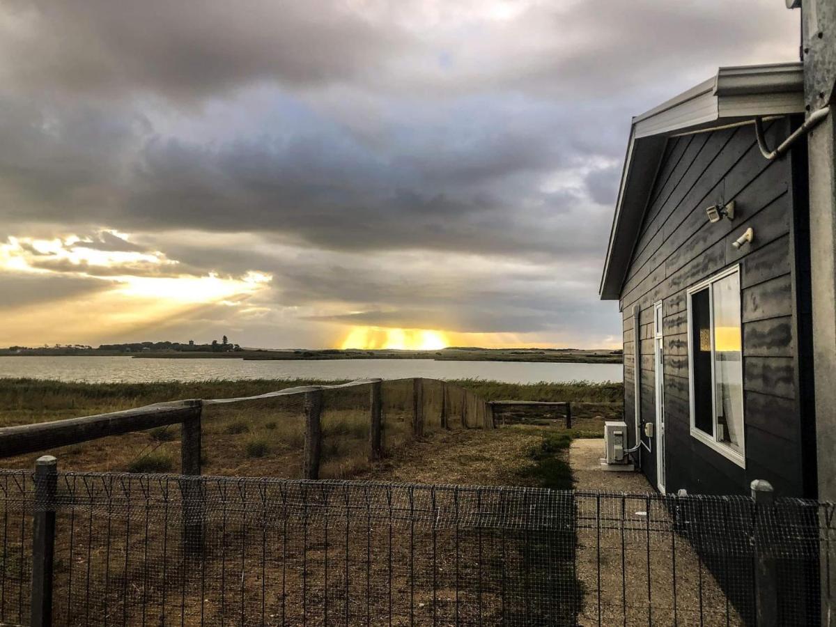 Coorong Island Retreat - Farm Stay At Pet Friendly Property Meningie Exterior photo