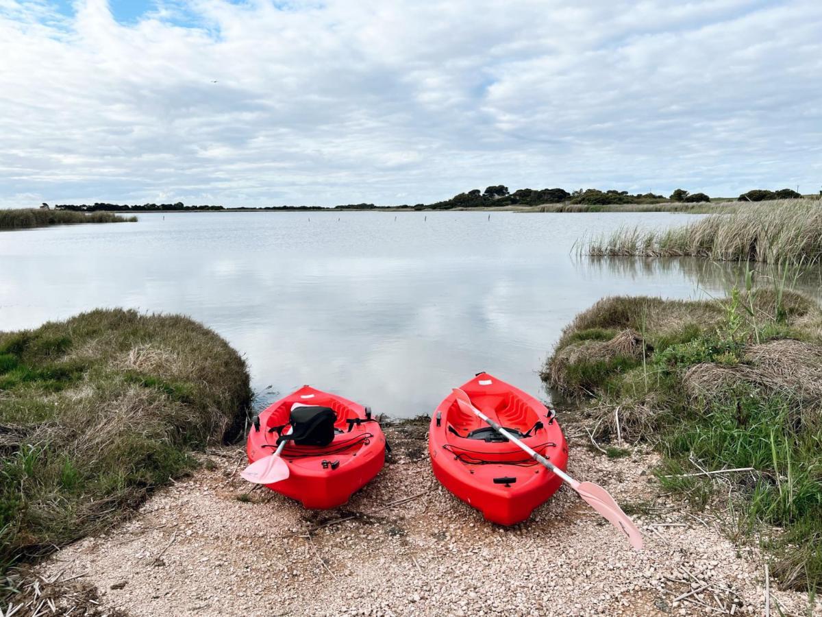 Coorong Island Retreat - Farm Stay At Pet Friendly Property Meningie Exterior photo